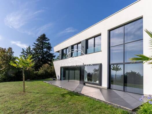 Maison à vendre 1 295 000 € 5 pièces 3 chambres 196 m² 2 380 m² de terrain Flace-Liberte Mâcon 71000