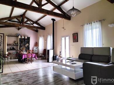 Maison à vendre 298 700 € 7 pièces 4 chambres 208 m² 3 921 m² de terrain Ambès 33810