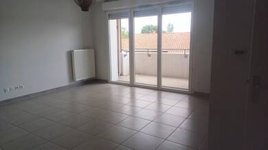 Appartement à louer - Neuf 753 € 3 pièces 2 chambres 61 m² Dernier étage, Étage 2/2 Pompignac 33370
