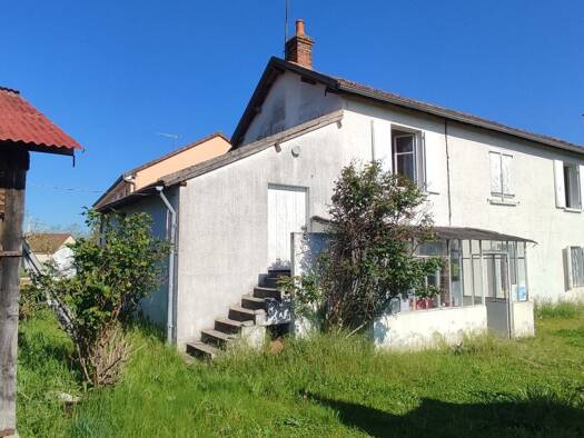 Maison à vendre 76 000 € 7 pièces 4 chambres 116 m² 1 743 m² de terrain Lucenay-Lès-Aix 58380