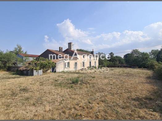Maison à vendre 92 900 € 4 pièces 3 chambres 76 m² 1 929 m² de terrain Noirterre Bressuire 79300