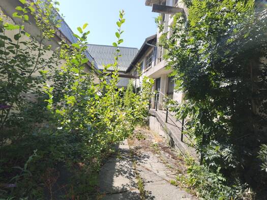 Entrepôt à vendre 578 875 € 6 000 m² d'espace de stockage Monestier-de-Clermont 38650