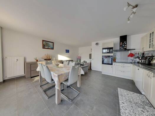 Appartement à louer 1 390 € 4 pièces 3 chambres 82 m² Étage 2/5 Arpents-Etang-Vignes Roissy-en-Brie 77680