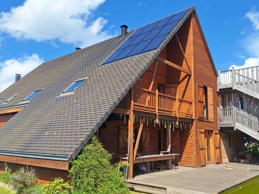 Maison à vendre 440 000 € 9 pièces 6 chambres 255 m² 2 355 m² de terrain Aurières 63210