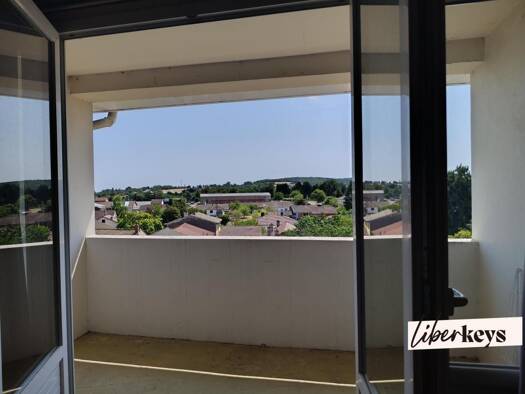 Appartement à vendre 110 000 € 4 pièces 2 chambres 81,23 m² Étage 3/3 Centre Ville Tournus 71700