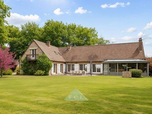 Maison de plain-pied à vendre 1 195 000 € 11 pièces 6 chambres 400 m² 30 000 m² de terrain Houdan 78550