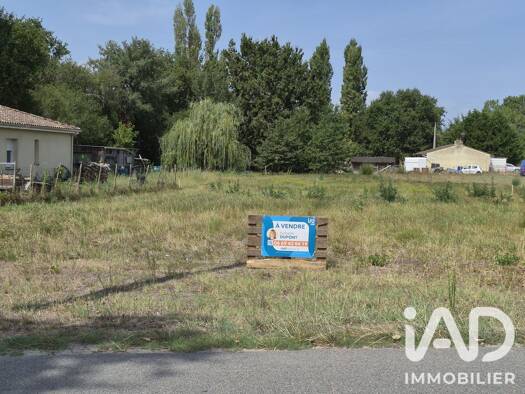 Terrain constructible à vendre 29 500 € 1 530 m² de terrain Braud-et-Saint-Louis 33820