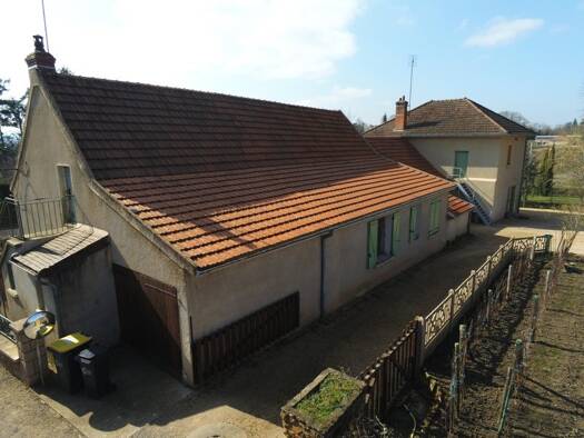 Maison de plain-pied à vendre 190 000 € 7 pièces 4 chambres 205 m² 2 797 m² de terrain Charolles 71120