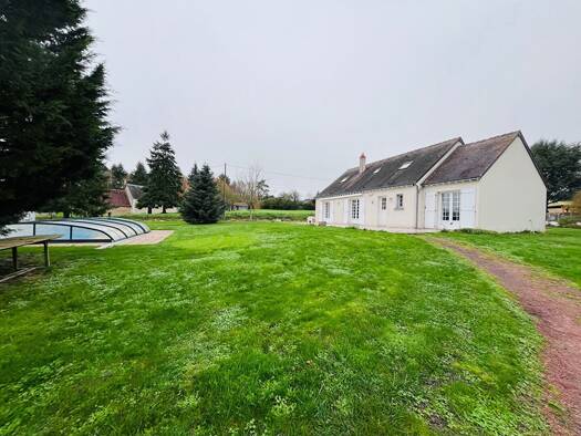 Maison à vendre 287 450 € 6 pièces 4 chambres 150 m² 3 398 m² de terrain Saint-Hippolyte 37600