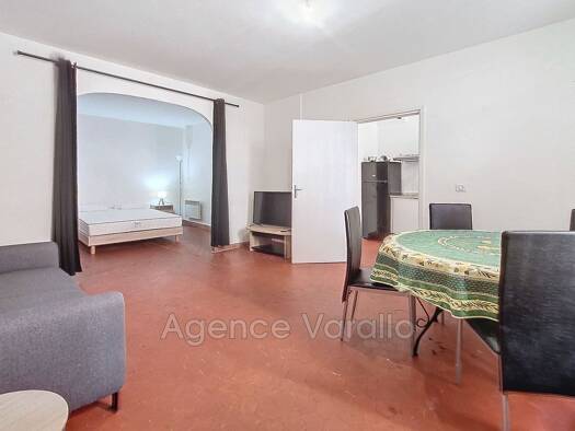 Appartement à vendre 325 000 € 3 pièces 2 chambres 53,65 m² Étage 2/3 Vieille Ville Antibes 06600