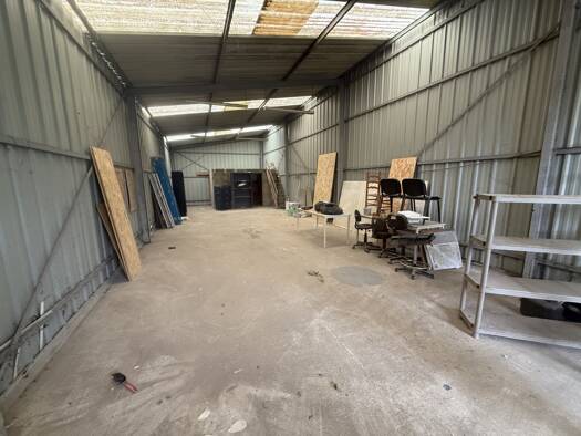 Local d'activités à louer 1 230 € 120 m² d'espace de stockage Garancières 78890