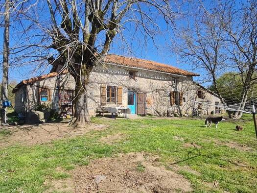 Maison à vendre 109 000 € 7 pièces 4 chambres 120 m² 4 685 m² de terrain Lesterps 16420