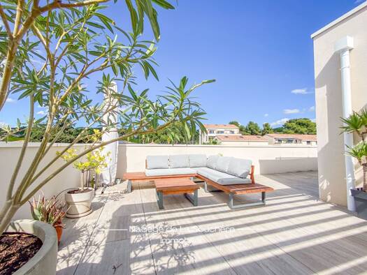 Appartement à vendre 395 000 € 4 pièces 2 chambres 71 m² Étage 3/3 Les Accates Marseille 11ème arrondissement 13011