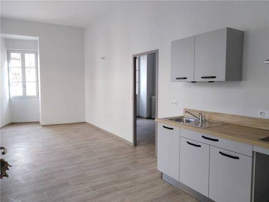 Appartement à louer 428 € 2 pièces 1 chambre 40,4 m² RDC La Réole 33190