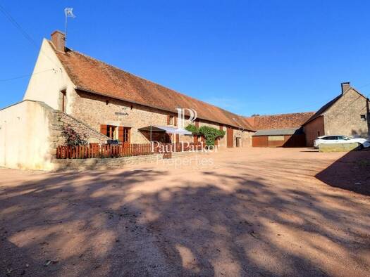 Maison à vendre 1 080 000 € 6 pièces 4 chambres 157 m² 979 192 m² de terrain Saint-Martin-de-Salencey 71220