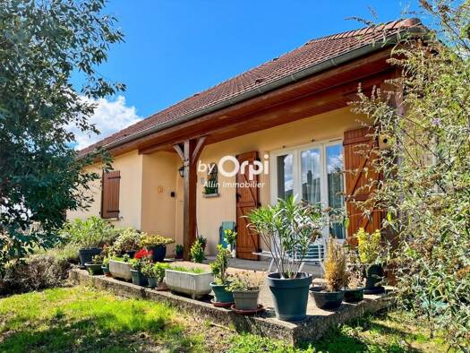 Maison à vendre 159 800 € 4 pièces 3 chambres 94 m² 782 m² de terrain Montmarault 03390