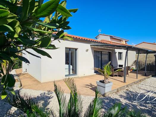 Maison de plain-pied à vendre 289 000 € 4 pièces 3 chambres 90 m² 303 m² de terrain Peyrestortes 66000