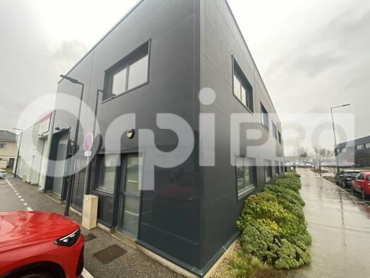 Local d'activités à louer 1 583 € 150 m² d'espace de stockage Cailloux-sur-Fontaines 69270