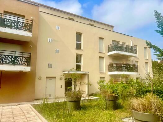 Appartement à vendre 175 000 € 2 pièces 1 chambre 39 m² Étage 3/3 Leclerc-Centre Ouest Brie Comte Robert 77170
