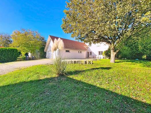 Maison à vendre 375 000 € 8 pièces 4 chambres 140,1 m² 2 348 m² de terrain Cussey-sur-l'Ognon 25870