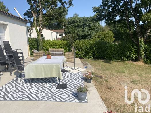 Maison de plain-pied à vendre 120 000 € 3 pièces 2 chambres 67 m² 360 m² de terrain Sud Saint-Maixent-l'École 79400