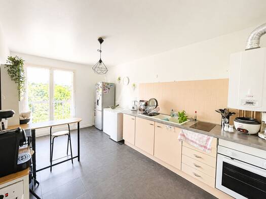 Appartement à vendre 299 250 € 3 pièces 2 chambres 78,37 m² Étage 3/4 Saint-Côme Salon-de-Provence 13300