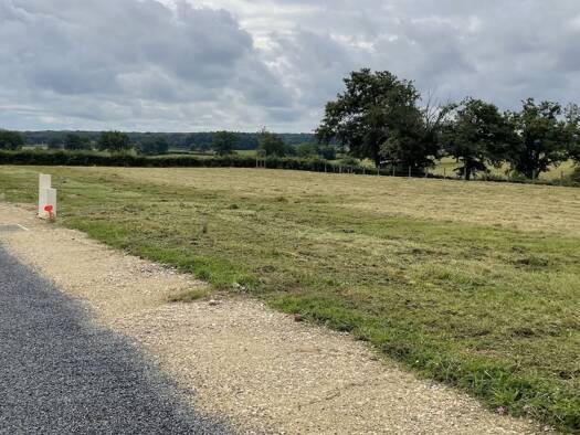 Terrain constructible viabilisé à vendre 19 556 € 776 m² de terrain Palinges 71430