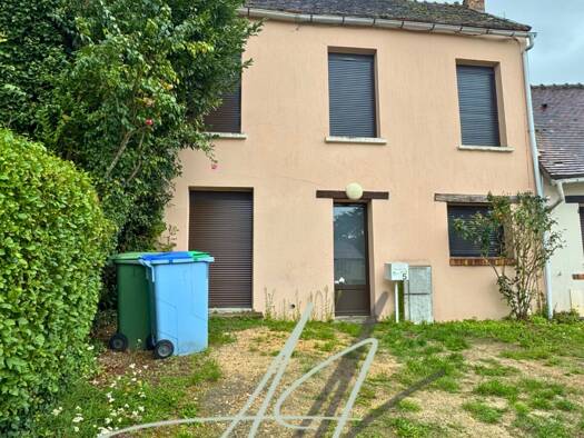 Maison à louer 1 250 € 4 pièces 3 chambres 83,2 m² 140 m² de terrain Bullion 78830