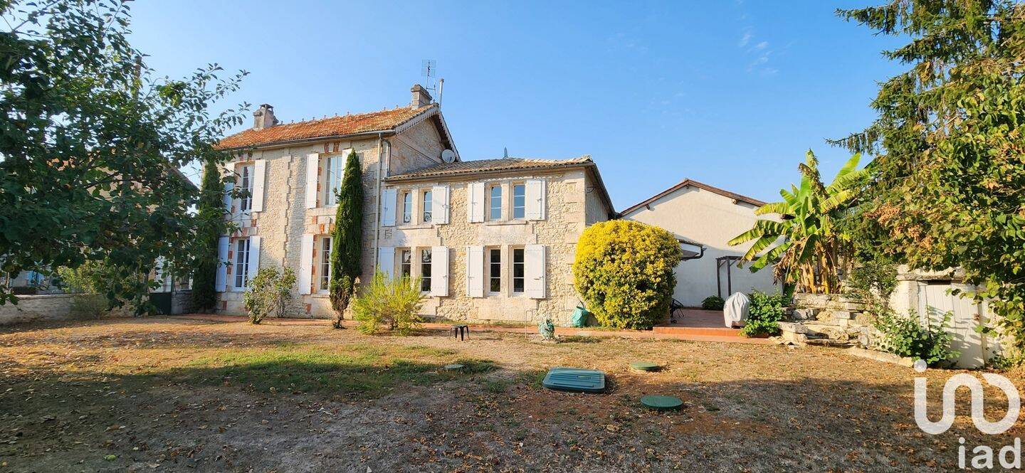 Maison à vendre, 300m², ROULLET SAINT ESTEPHE