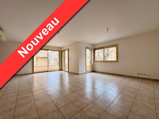 Appartement à louer 840 € 3 pièces 2 chambres 87 m² RDC Centre Ville Aubenas 07200