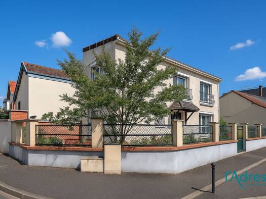 Maison à vendre 450 000 € 3 pièces 2 chambres 116 m² 155 m² de terrain Centre Ville Est Ivry sur Seine 94200