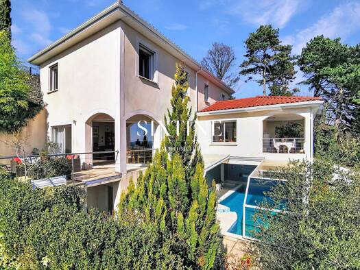 Maison à vendre 1 295 000 € 8 pièces 5 chambres 235 m² 2 188 m² de terrain Ouest Saint-Cyr-au-Mont-d'Or 69450