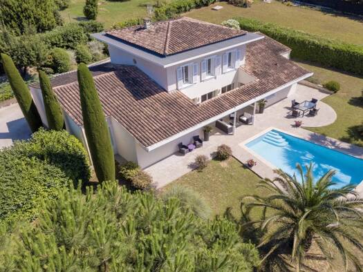 Maison de plain-pied à vendre 1 590 000 € 7 pièces 5 chambres 250 m² 2 500 m² de terrain Ecarts Sud Valbonne 06560
