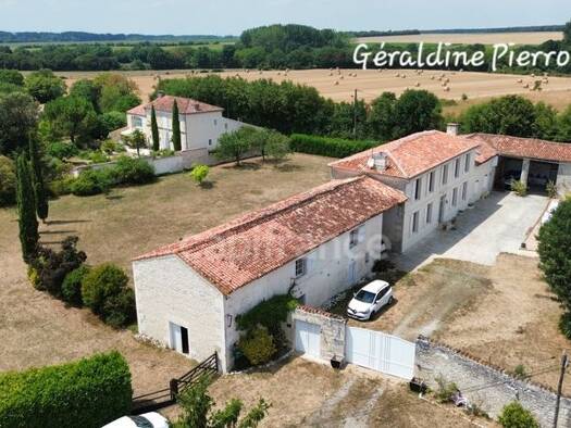 Maison à vendre 545 000 € 7 pièces 5 chambres 272 m² 4 505 m² de terrain Varaize 17400