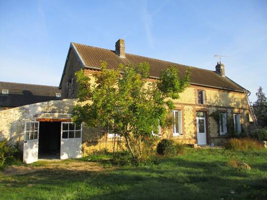 Maison à louer 1 170 € 4 pièces 3 chambres 147 m² Le Plessis-Hébert 27120