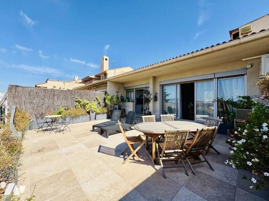 Appartement à vendre 1 090 000 € 3 pièces 2 chambres 117 m² Étage 6/6 Toulon 83000