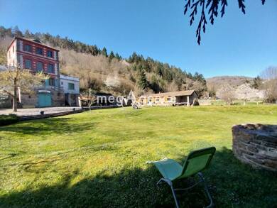 Villa à vendre 265 000 € 8 pièces 5 chambres 180 m² 19 000 m² de terrain Blesle 43450