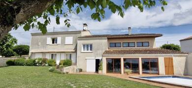 Maison en viager occupé Bouquet 30 000 € 10 pièces 5 chambres 280 m² 1 100 m² de terrain St Fort sur Gironde 17240