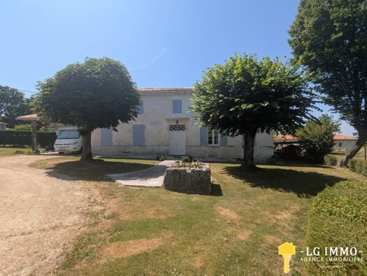 Maison à vendre 263 000 € 5 pièces 4 chambres 160 m² 3 025 m² de terrain Clam 17500