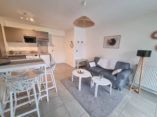 Appartement à louer 838 € 2 pièces 1 chambre 38 m² 3ème étage Bas Cenon-cours Victor Hugo-Gambetta Cenon 33150