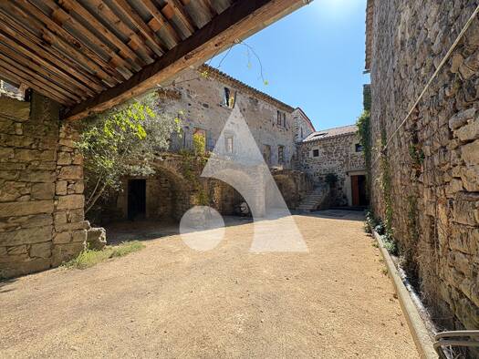 Maison à vendre 399 000 € 5 pièces 3 chambres 218 m² 3 646 m² de terrain Les Assions 07140
