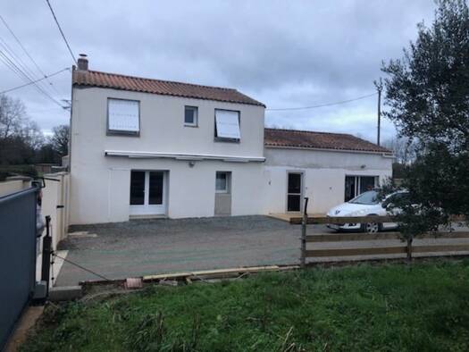 Maison à vendre 199 500 € 6 pièces 3 chambres 104 m² 747 m² de terrain La Boissière-des-Landes 85430