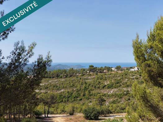 Terrain constructible à vendre 200 000 € 440 m² de terrain Le Castellet 83330