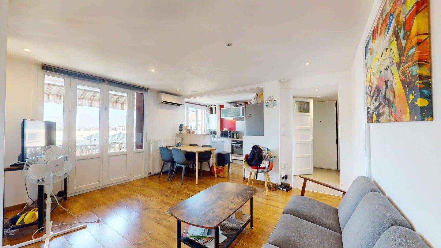 Room in Rue Séverine, Villeurbanne for 75 m² with 4 bedrooms - C — 6