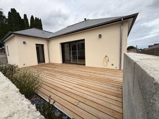 Maison de plain-pied à vendre - Première occupation 330 000 € 3 pièces 2 chambres 81 m² 450 m² de terrain Dinan 22100