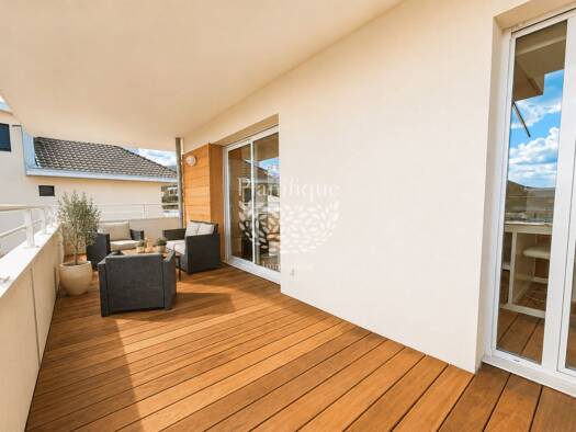 Appartement à vendre 895 000 € 5 pièces 4 chambres 146 m² Étage 1/3 Sud Ouest Divonne-les-Bains 01220