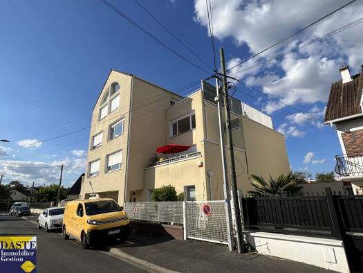 Appartement à louer 925 € 2 pièces 1 chambre 37,8 m² Étage 3/3 Pontault-Combault 77340