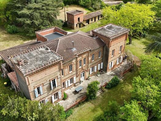 Demeure à vendre 550 000 € 8 pièces 6 chambres 430 m² 6 356 m² de terrain Saint Sardos 82600