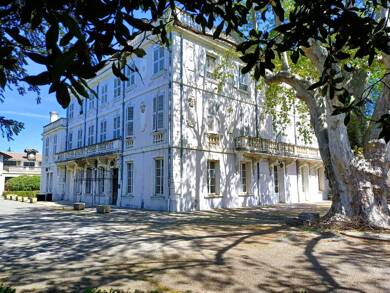 Château à vendre 1 410 000 € 32 pièces 20 chambres 1 089 m² 27 555 m² de terrain Pierrelatte 26700
