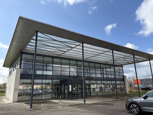Espace bureau à vendre 494 000 € 247,78 m² de bureaux Maillot 89100